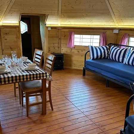Holly Tree Glamping * Wigglesworth