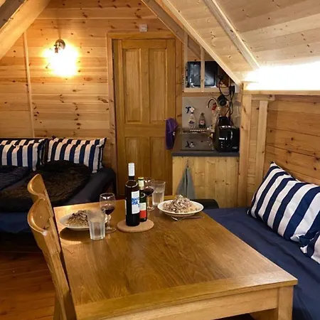 Holly Tree Glamping Chalet Wigglesworth