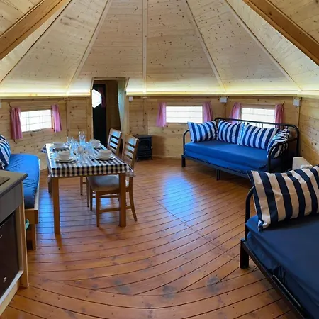 Holly Tree Glamping Chalet